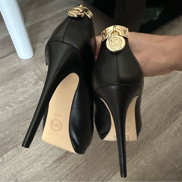 MICHAEL Michael Kors Hamilton Platform Pumps Black 6.5 - Picture 5 of 9